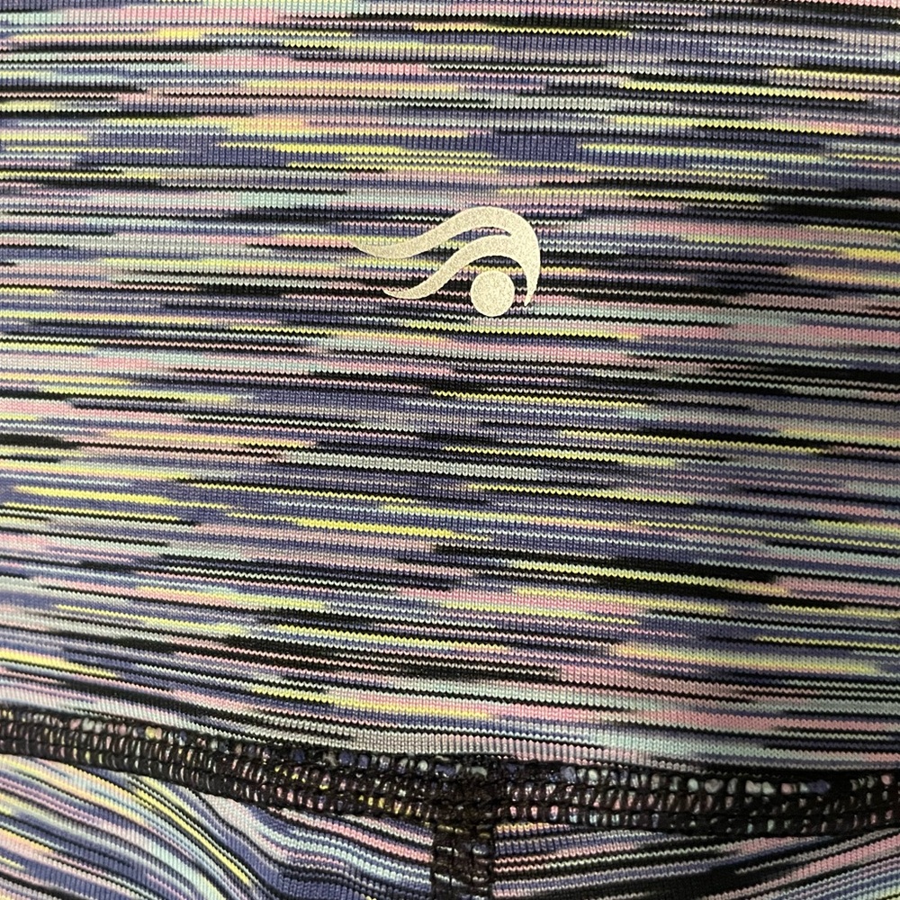 Ideology Cropped Leggings with cutout design on bottom Size S